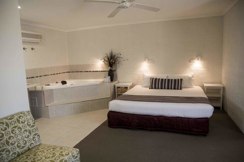 Coastal Bay Motel - Accommodation in Surfers Paradise 26