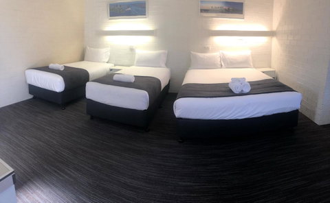 Coastal Bay Motel - Accommodation in Surfers Paradise 18