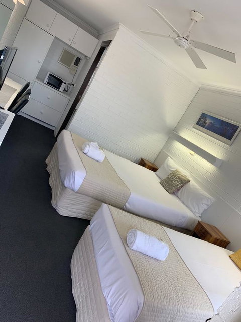 Coastal Bay Motel - Accommodation in Surfers Paradise 34