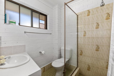 Coastal Bay Motel - Accommodation in Surfers Paradise 10