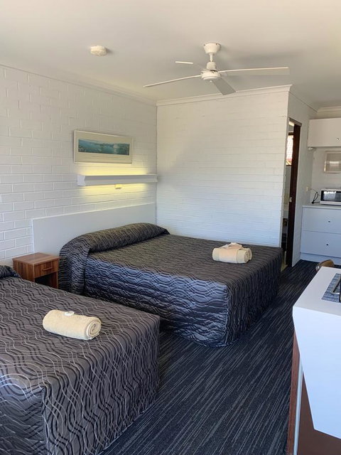 Coastal Bay Motel - Accommodation in Surfers Paradise 33