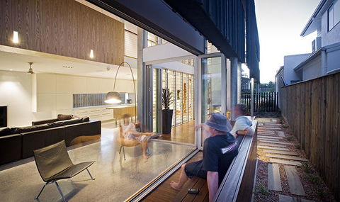 Casuarina Beachfront House - Hostie Properties - Accommodation in Surfers Paradise 7