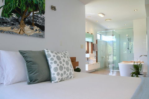 Casuarina Beachfront House - Hostie Properties - Accommodation in Surfers Paradise 9