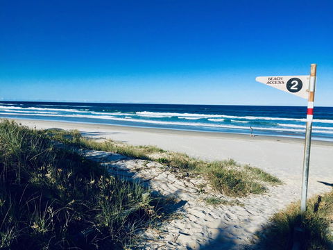 Casuarina Beachfront House - Hostie Properties - Accommodation in Surfers Paradise 11