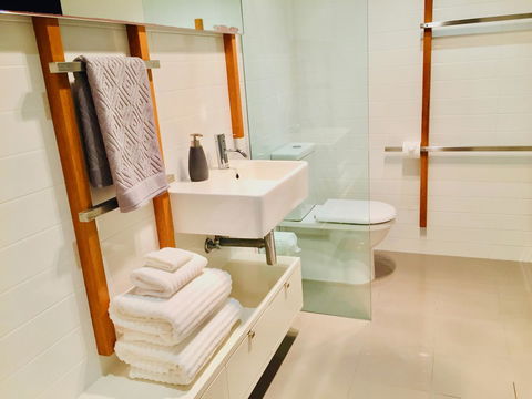 Casuarina Beachfront House - Hostie Properties - Accommodation in Surfers Paradise 5