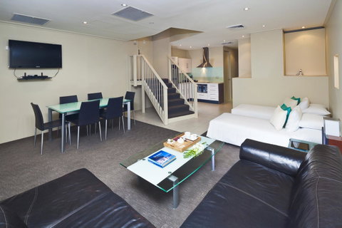 Best Western Plus Hotel Stellar - Accommodation in Surfers Paradise 3