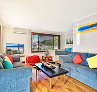 Sandy Toes Beach House Jervis Bay - 2min to Beach - Accommodation in Surfers Paradise
