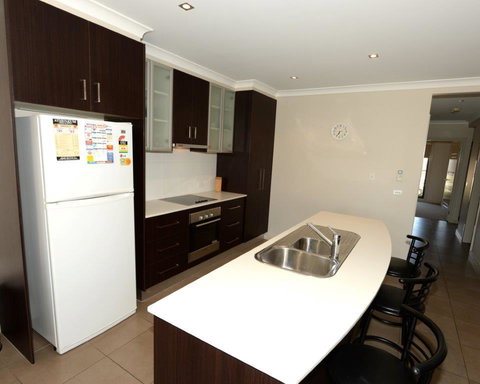Yarrawonga Waterfront Apartments - Accommodation in Surfers Paradise 11