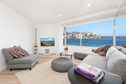 Right On Bondi - Accommodation in Surfers Paradise 0