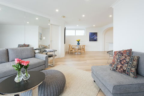 Right On Bondi - Accommodation in Surfers Paradise 3