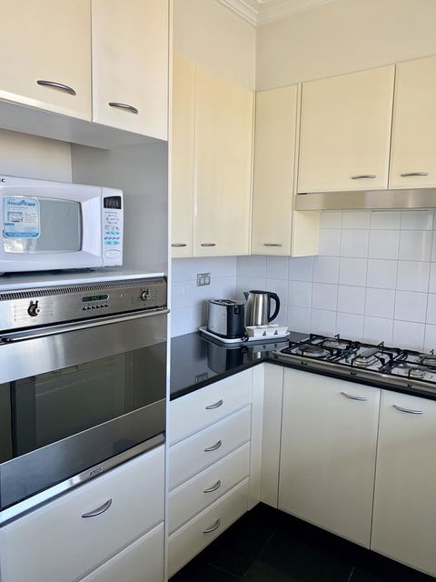 Castle Serviced Apartments - Accommodation in Surfers Paradise 0