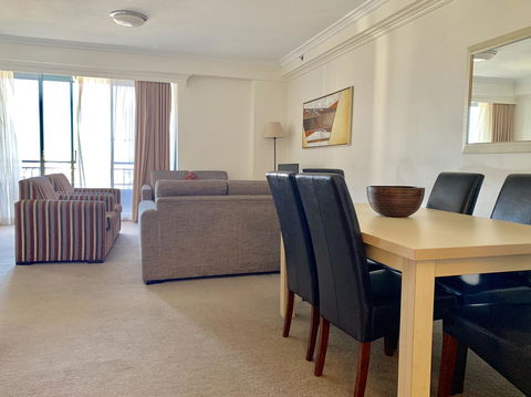 Castle Serviced Apartments - Accommodation in Surfers Paradise 3