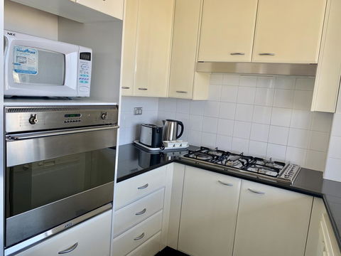 Castle Serviced Apartments - Accommodation in Surfers Paradise 1