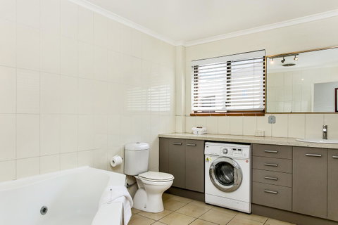 The Terraces Main Beach - Accommodation in Surfers Paradise 29