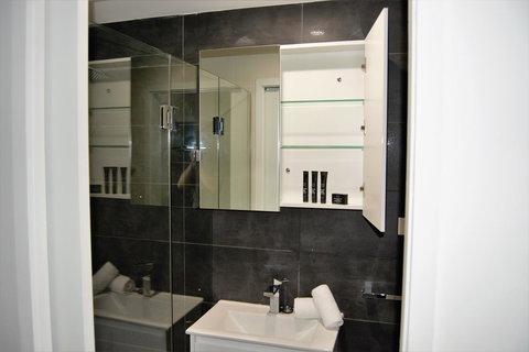 Seranin | Gordon - Accommodation in Surfers Paradise 11