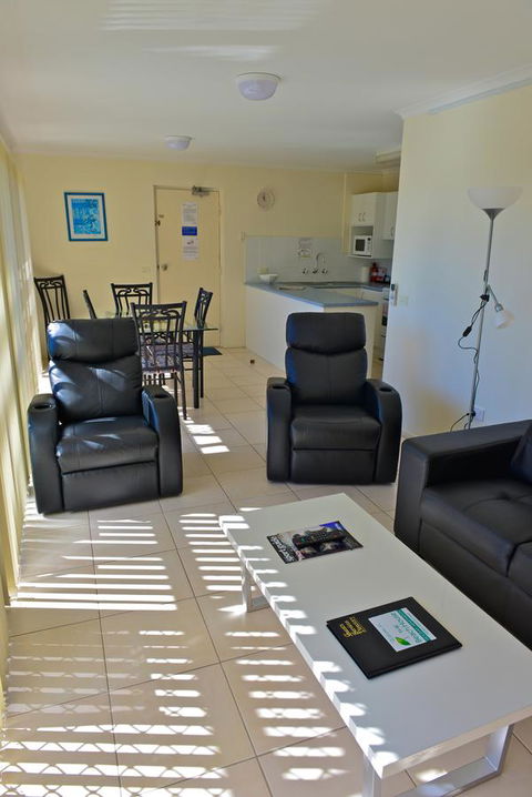 Beach House Holiday Apartments - Accommodation in Surfers Paradise 7