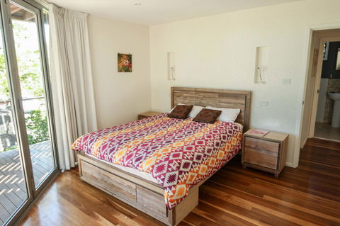 Valla's Beach House - Accommodation in Surfers Paradise 17