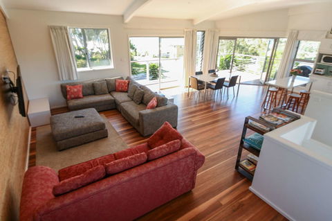 Valla's Beach House - Accommodation in Surfers Paradise 9