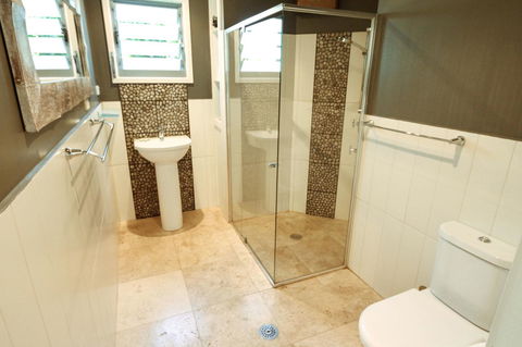 Valla's Beach House - Accommodation in Surfers Paradise 13