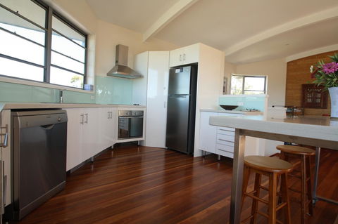 Valla's Beach House - Accommodation in Surfers Paradise 8
