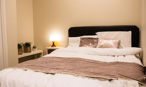 T&M HOUSE - Accommodation in Surfers Paradise 0