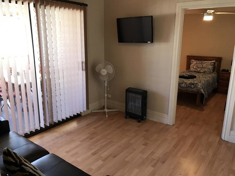 Jadan Cottages - Accommodation in Surfers Paradise 12