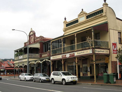 Red Waratah - Accommodation in Surfers Paradise 17