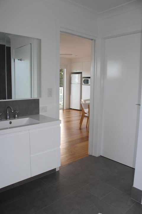 Red Waratah - Accommodation in Surfers Paradise 14
