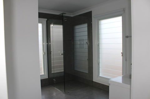 Red Waratah - Accommodation in Surfers Paradise 15