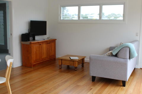 Red Waratah - Accommodation in Surfers Paradise 5
