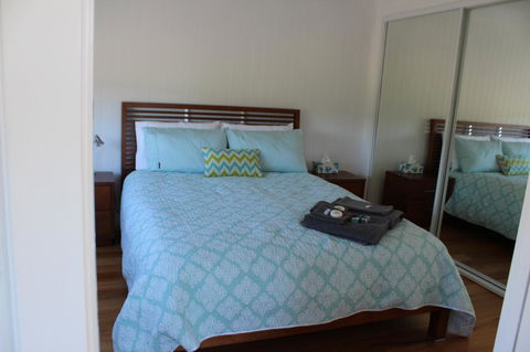 Red Waratah - Accommodation in Surfers Paradise 6