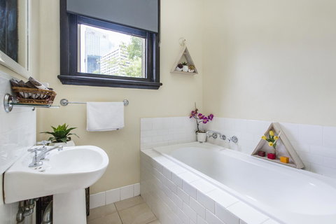 Sydney Harbour Bed And Breakfast - Accommodation in Surfers Paradise 24