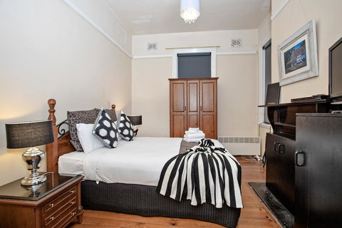 Sydney Harbour Bed And Breakfast - Accommodation in Surfers Paradise 3