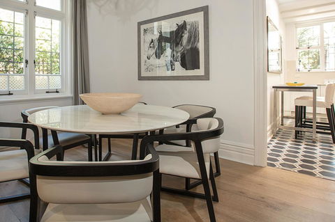 Elegant Family Home Close To Harbour And Views - Accommodation in Surfers Paradise 4