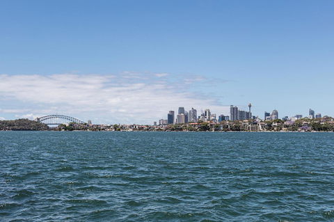Elegant Family Home Close To Harbour And Views - Accommodation in Surfers Paradise 12