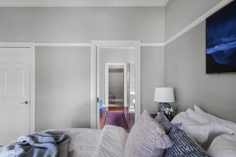 The Spa Cottage With HotTub, Netflix & Stan - Accommodation in Surfers Paradise 14