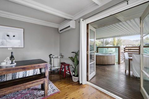 The Spa Cottage With HotTub, Netflix & Stan - Accommodation in Surfers Paradise 6