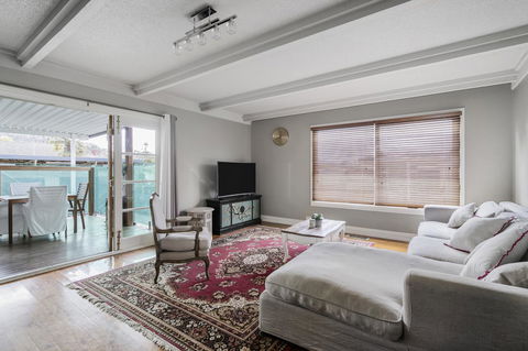 The Spa Cottage With HotTub, Netflix & Stan - Accommodation in Surfers Paradise 25
