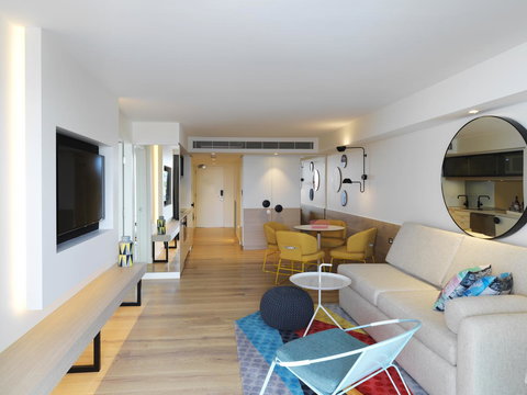 QT Bondi - Accommodation in Surfers Paradise 9
