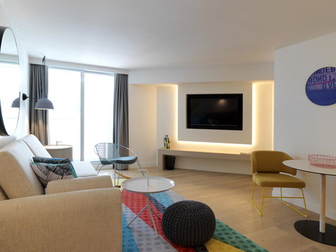 QT Bondi - Accommodation in Surfers Paradise 12