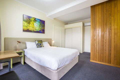 Boomerang Hotel - Accommodation in Surfers Paradise 0