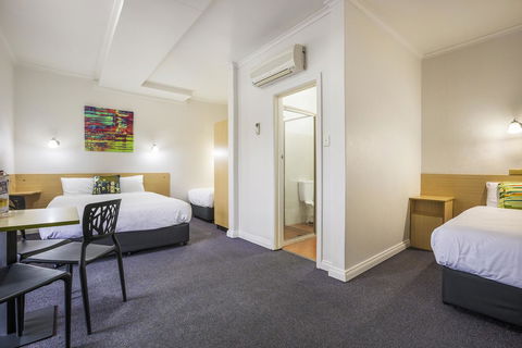 Boomerang Hotel - Accommodation in Surfers Paradise 2