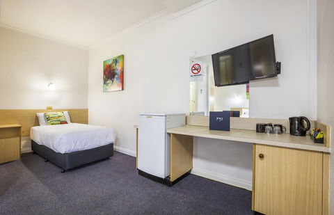 Boomerang Hotel - Accommodation in Surfers Paradise 1