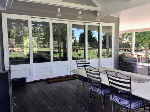 Chanticleer Gardens Barn Cottage With A Pool - Accommodation in Surfers Paradise 3