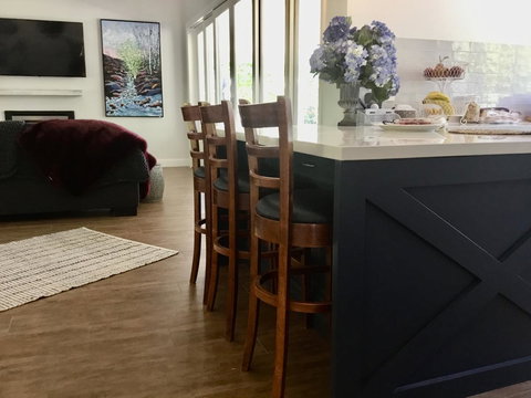 Chanticleer Gardens Barn Cottage With A Pool - Accommodation in Surfers Paradise 8