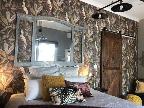 Chanticleer Gardens Barn Cottage With A Pool - Accommodation in Surfers Paradise 20