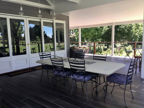 Chanticleer Gardens Barn Cottage With A Pool - Accommodation in Surfers Paradise 5