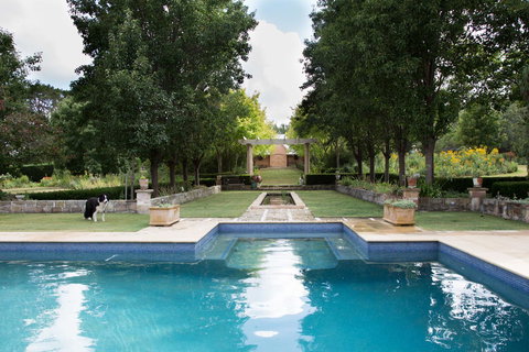 Chanticleer Gardens Barn Cottage With A Pool - Accommodation in Surfers Paradise 15