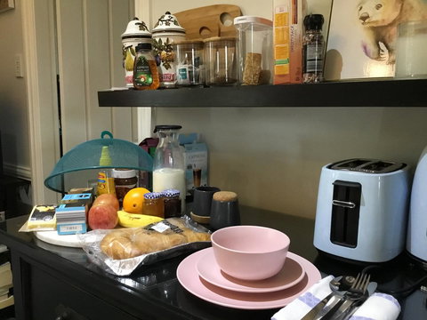 Chanticleer Gardens Barn Cottage With A Pool - Accommodation in Surfers Paradise 38