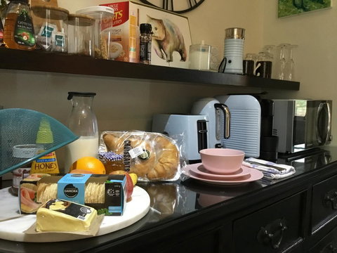 Chanticleer Gardens Barn Cottage With A Pool - Accommodation in Surfers Paradise 39